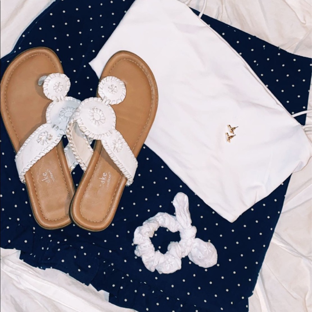 Cute white sandals!!